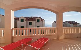 2 Bedroom Lovely Apartment In Bol