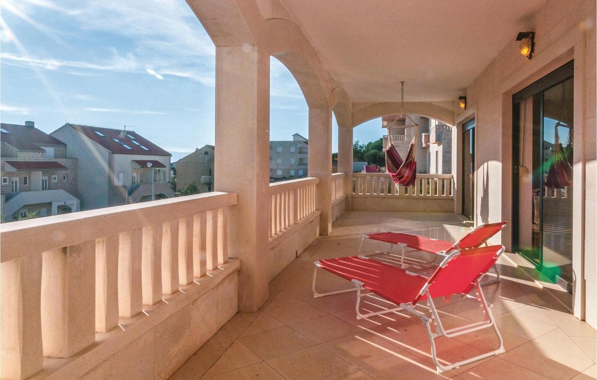 2 Bedroom Lovely Apartment In Bol Zewnętrze zdjęcie