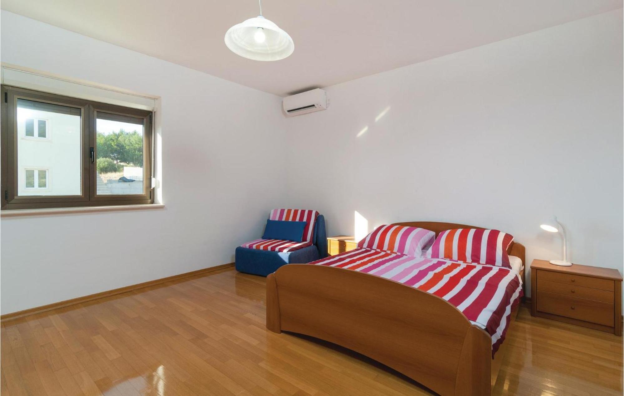 2 Bedroom Lovely Apartment In Bol Zewnętrze zdjęcie