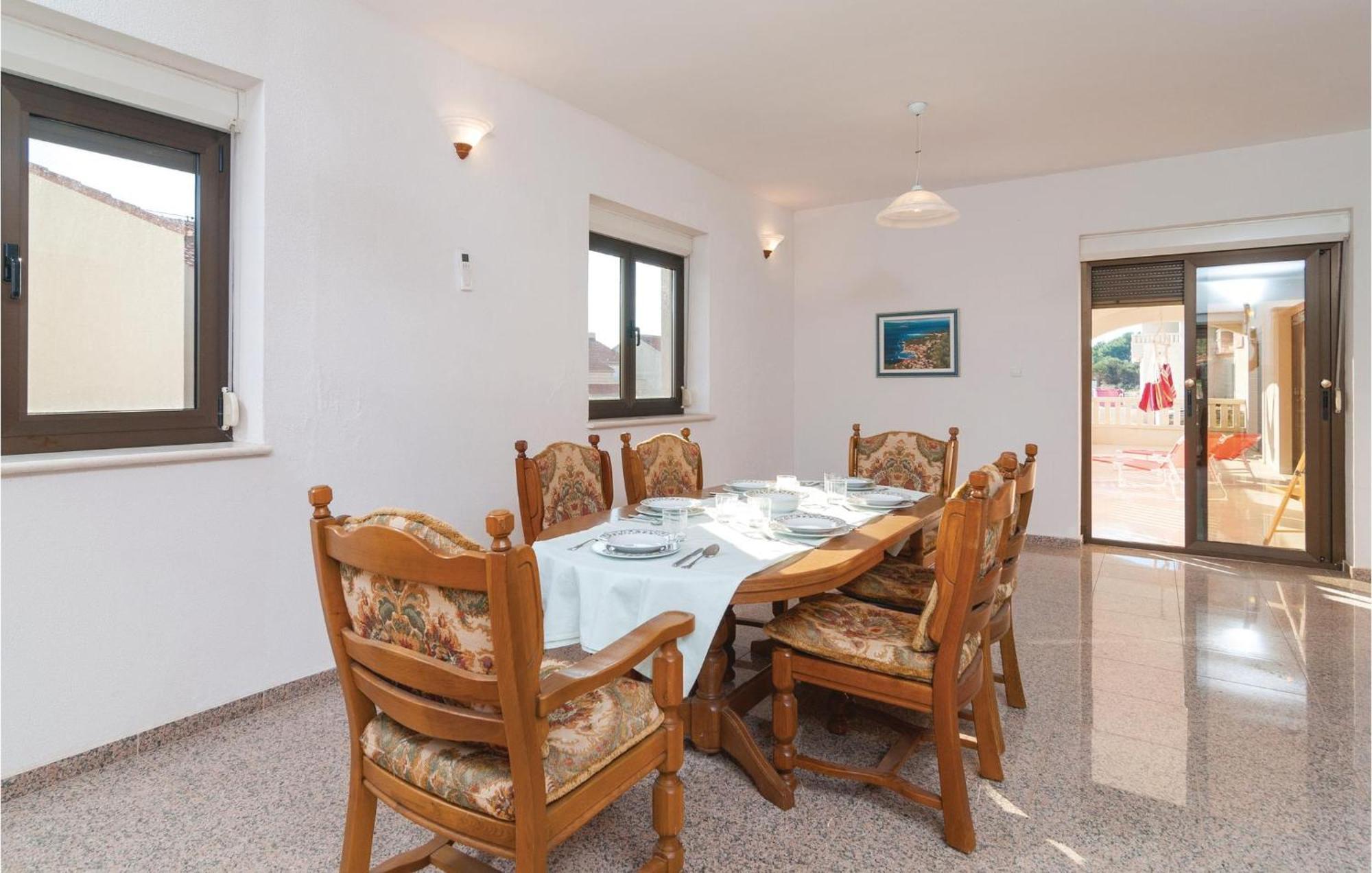 2 Bedroom Lovely Apartment In Bol Zewnętrze zdjęcie