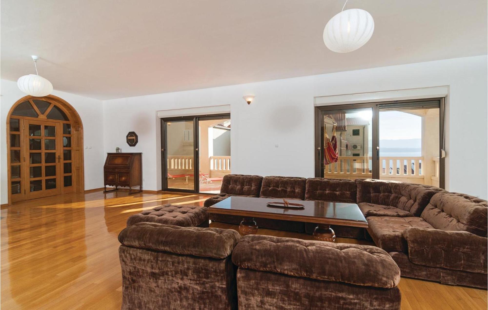 2 Bedroom Lovely Apartment In Bol Zewnętrze zdjęcie
