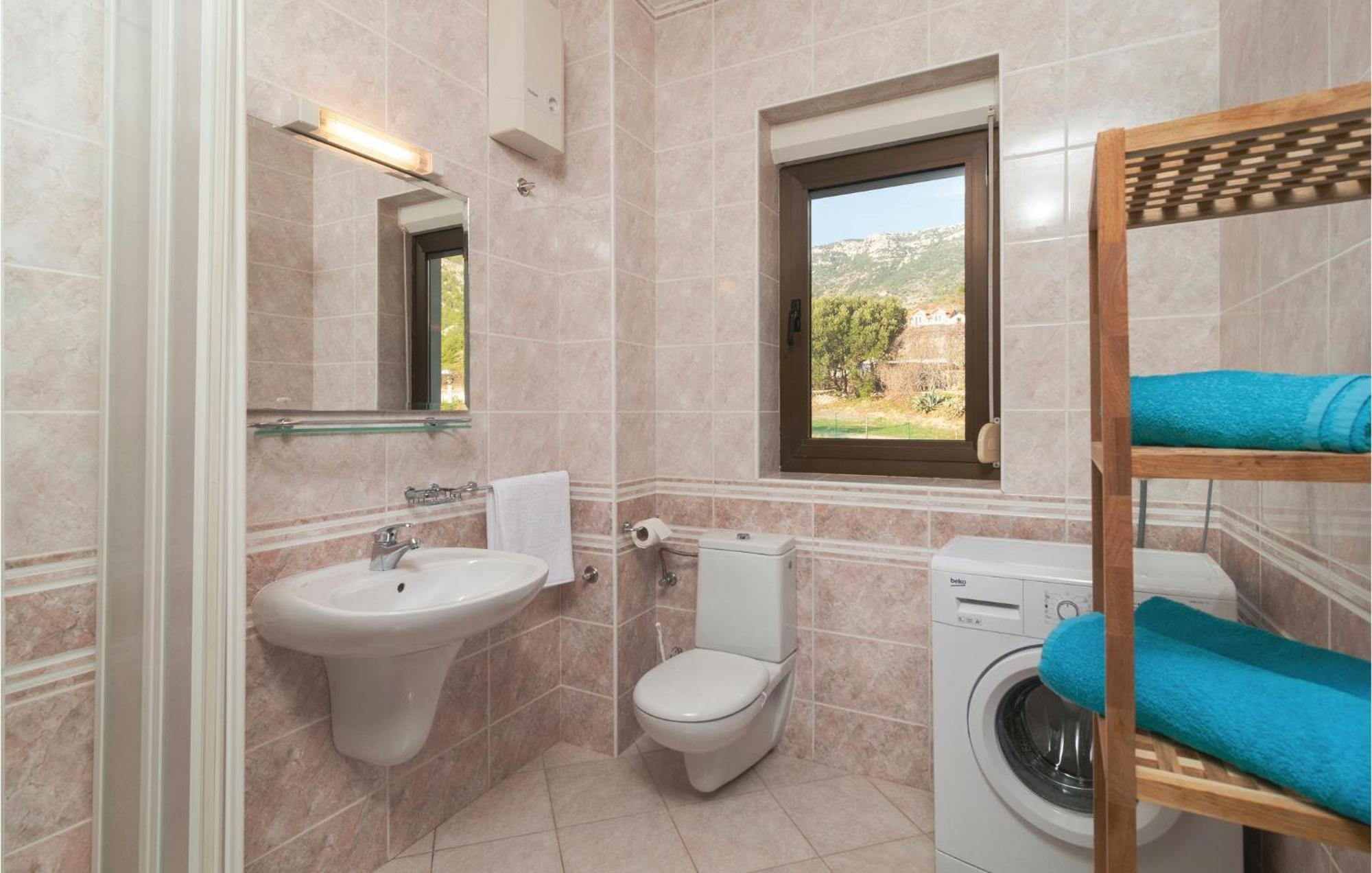 2 Bedroom Lovely Apartment In Bol Zewnętrze zdjęcie